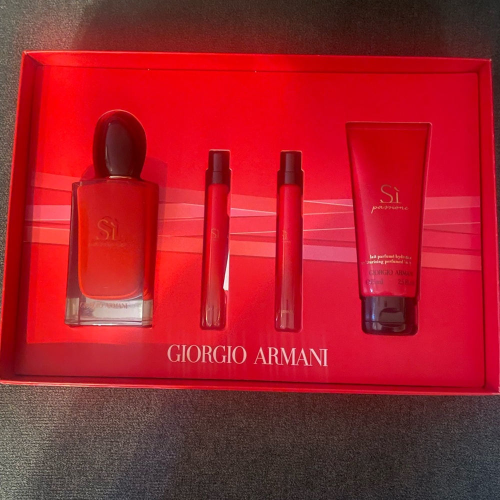 Giorgio Armani Red Si Passione Perfume Gift Set